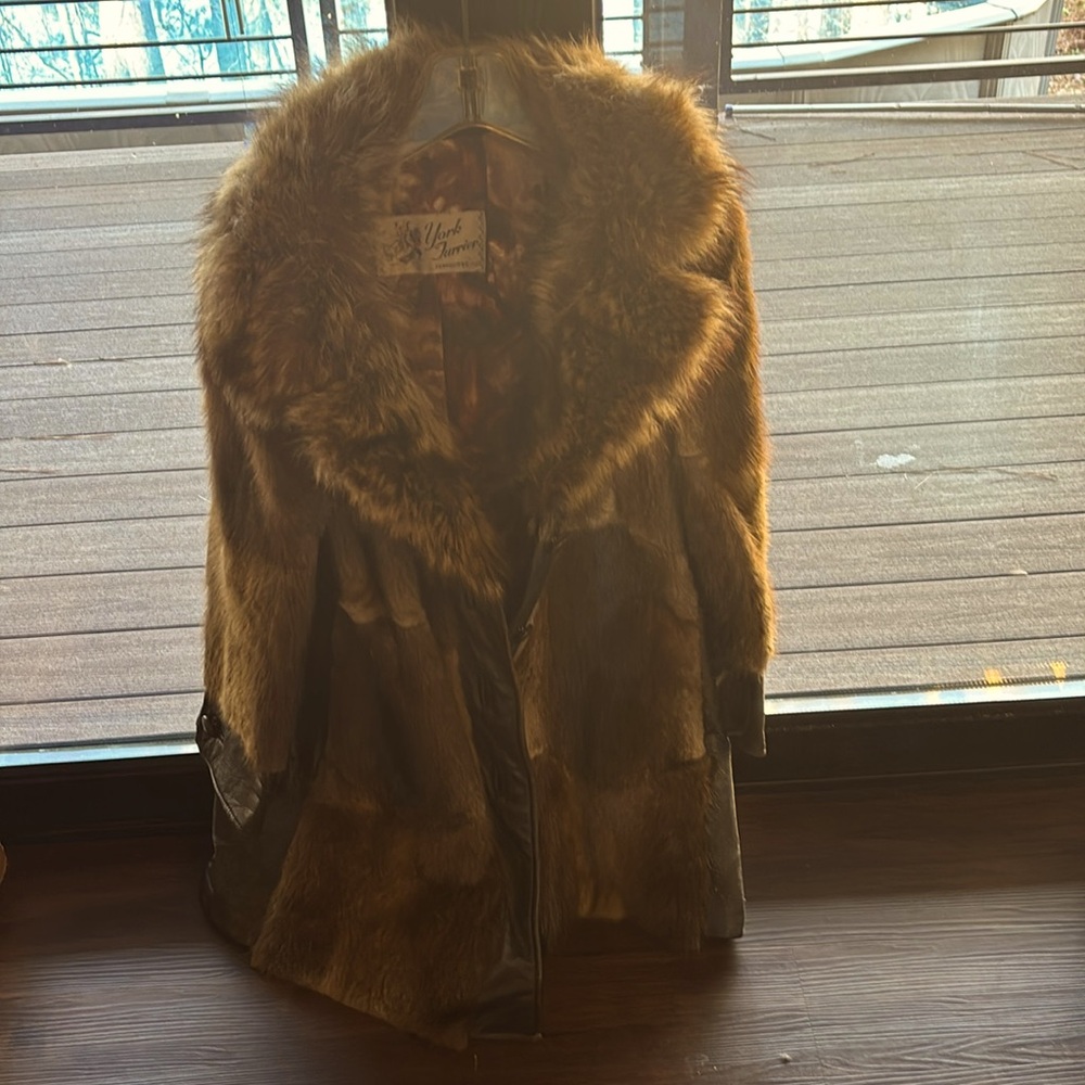 Antique fur York furrier Verna & Snyder small women goes past butt not to knee.